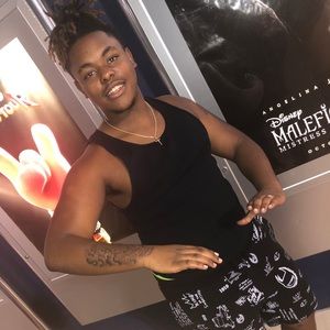 Meet your Posher, Max